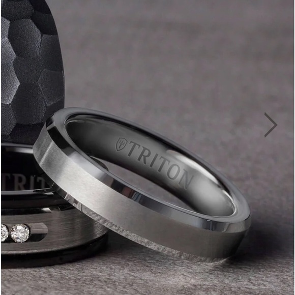 TRITON Men’s Size 9 Band-Perfect Condition 6mm Wide Ring - Picture 2 of 7